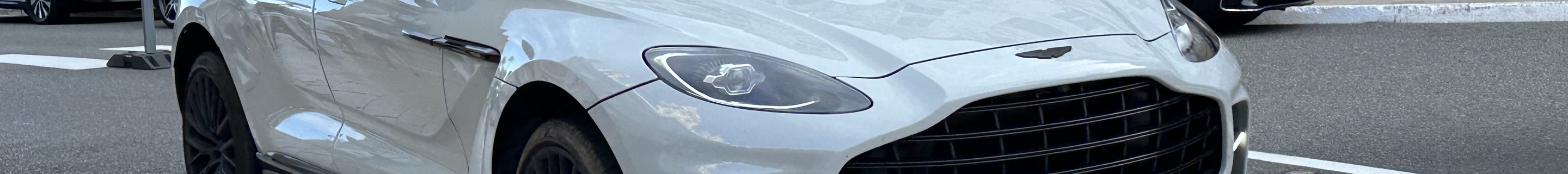 Aston Martin DBX707