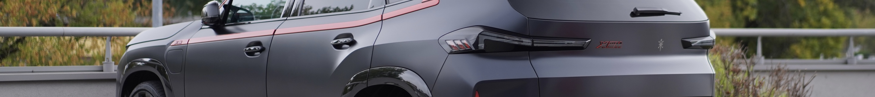 BMW XM G09 Label Red