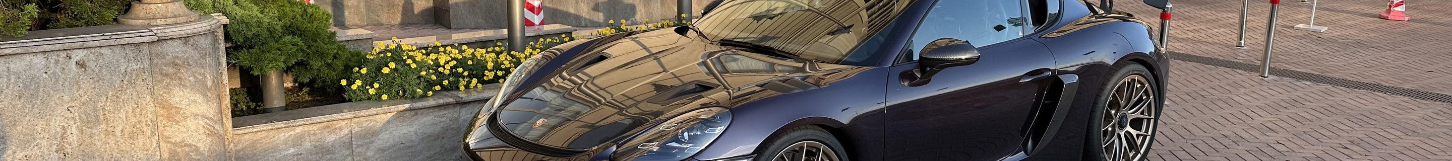 Porsche 718 Cayman GT4 RS Weissach Package
