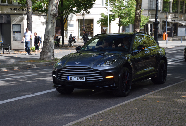 Aston Martin DBX707