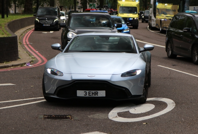 Aston Martin V8 Vantage 2018
