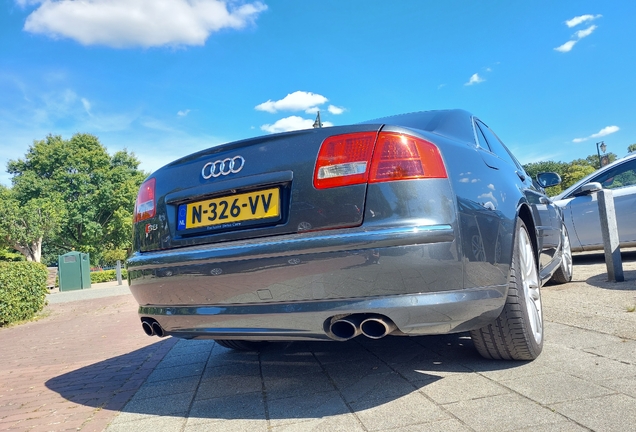 Audi S8 D3