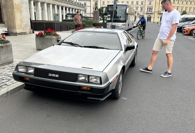 DeLorean DMC-12