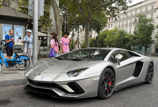 Lamborghini Aventador S LP740-4