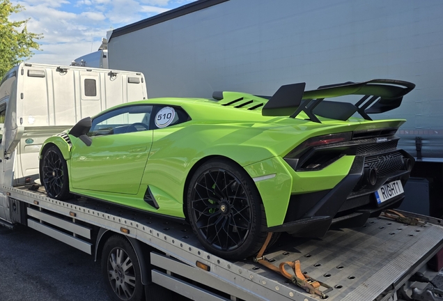 Lamborghini Huracán LP640-2 STO