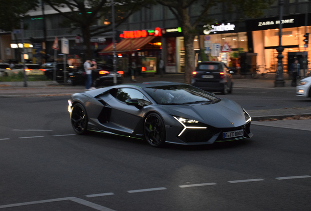 Lamborghini Revuelto
