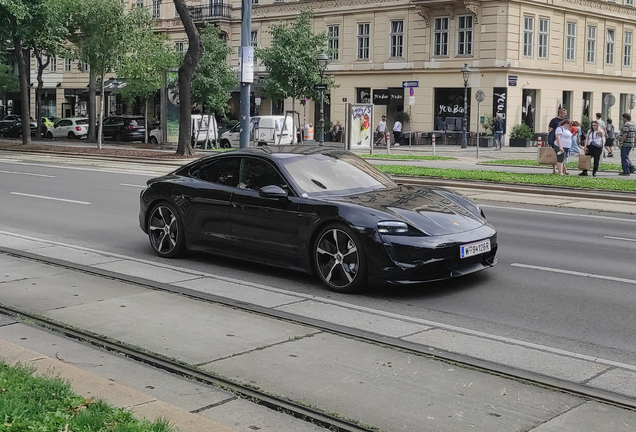 Porsche Taycan Turbo