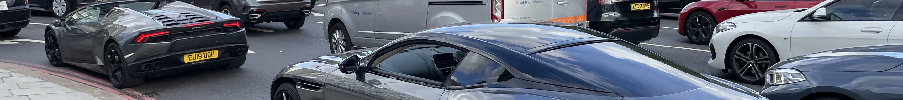 Aston Martin DB11 V8