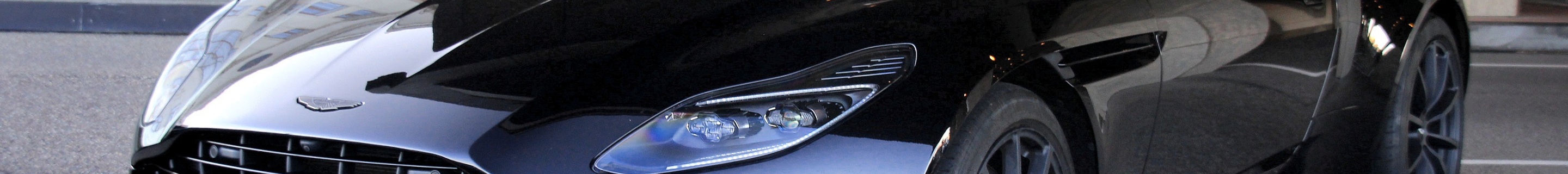 Aston Martin DB11 V8 Volante