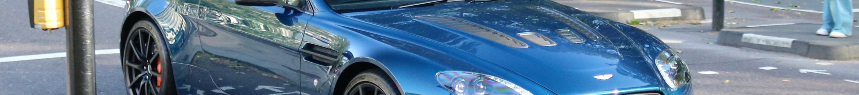 Aston Martin V12 Vantage S