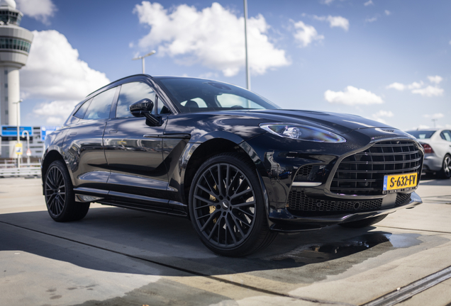 Aston Martin DBX707