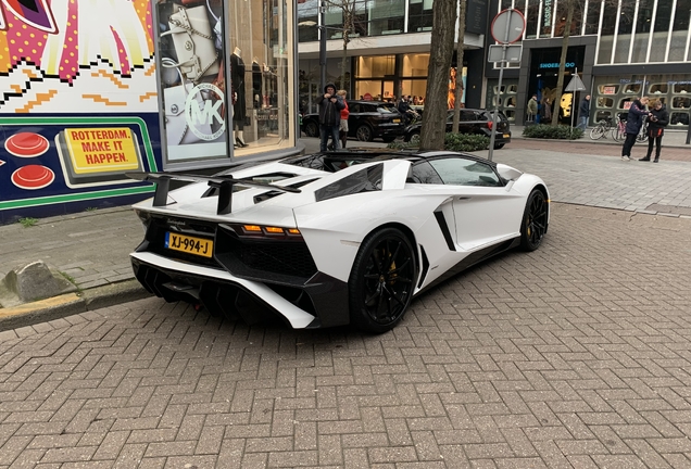Lamborghini Aventador LP700-4 Roadster