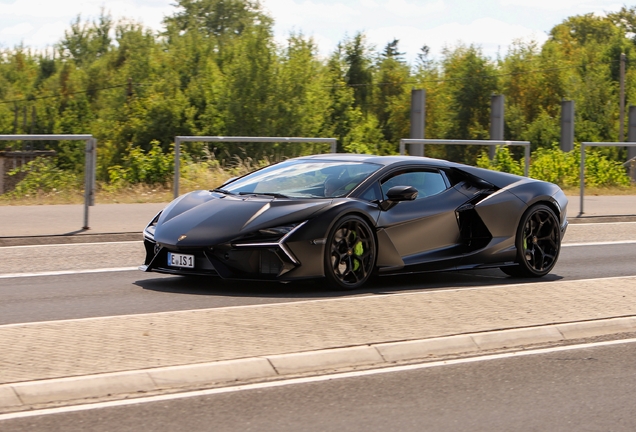 Lamborghini Revuelto