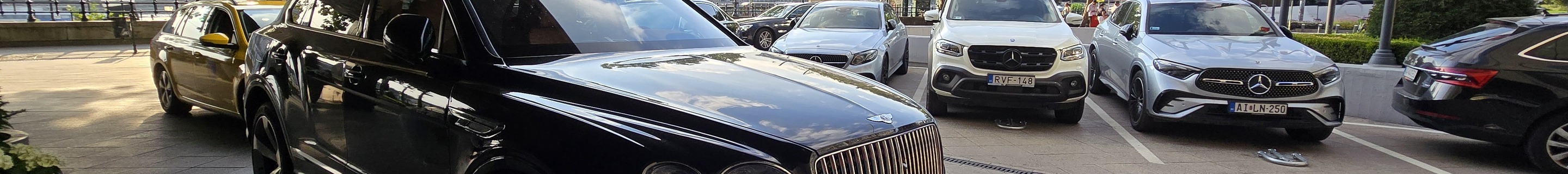 Bentley Bentayga Azure 2024