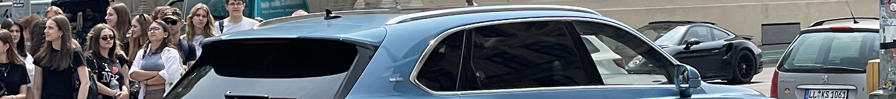 Bentley Bentayga Azure EWB First Edition