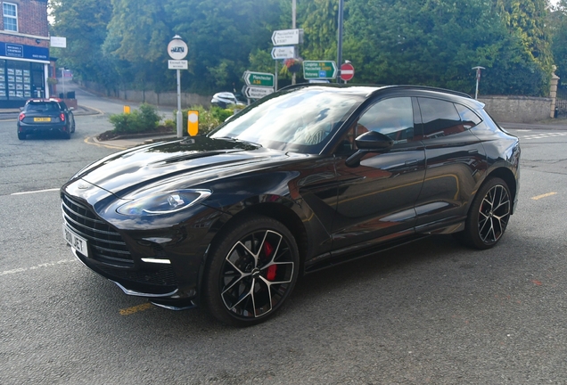 Aston Martin DBX707