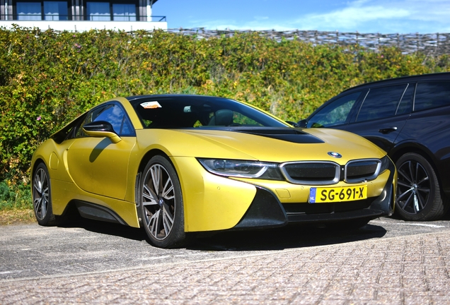 BMW i8 Protonic Frozen Yellow Edition