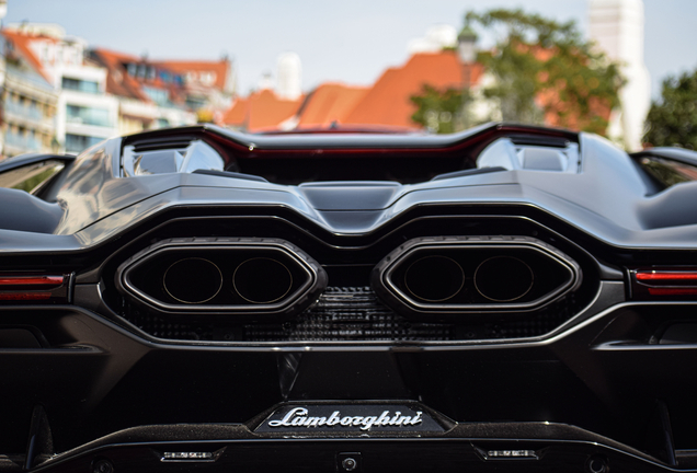 Lamborghini Revuelto