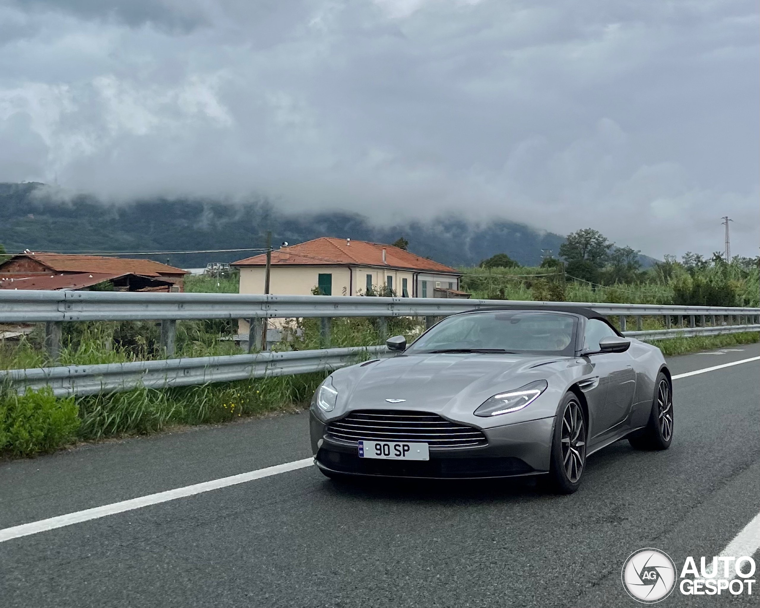 Aston Martin DB11 V8 Volante