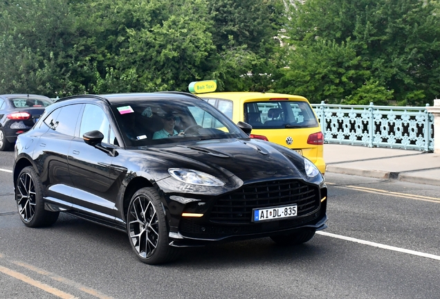 Aston Martin DBX707