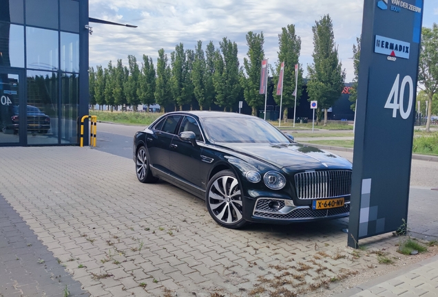 Bentley Flying Spur Hybrid Azure