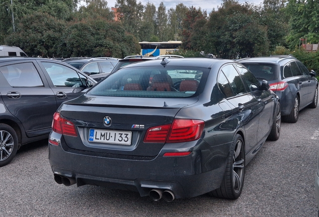 BMW M5 F10 2011