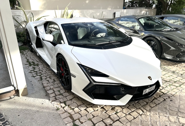 Lamborghini Revuelto