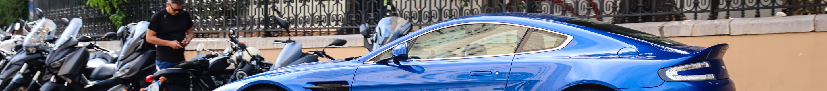 Aston Martin V8 Vantage S