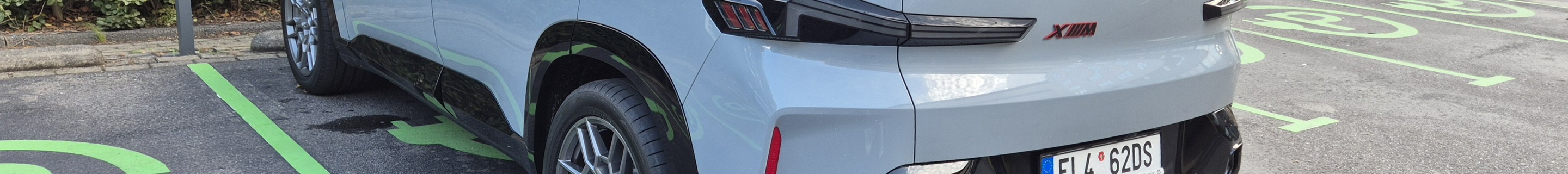 BMW XM G09 Label Red