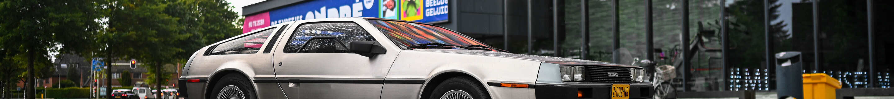 DeLorean DMC-12