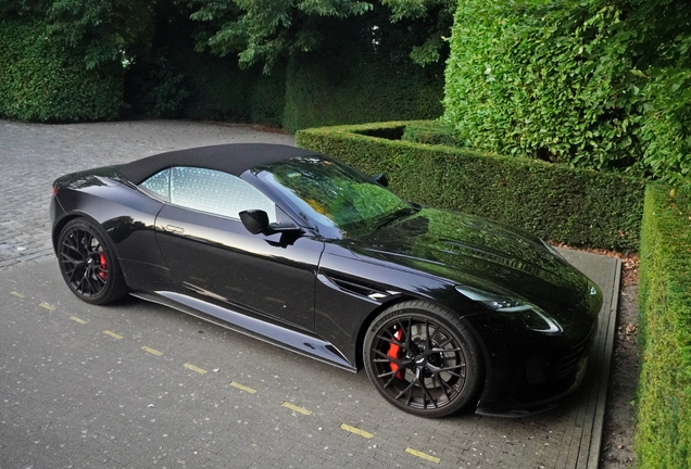 Aston Martin DB12 Volante