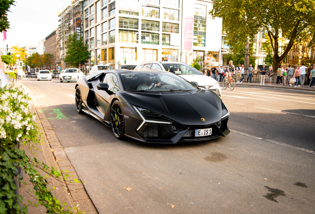 Lamborghini Revuelto