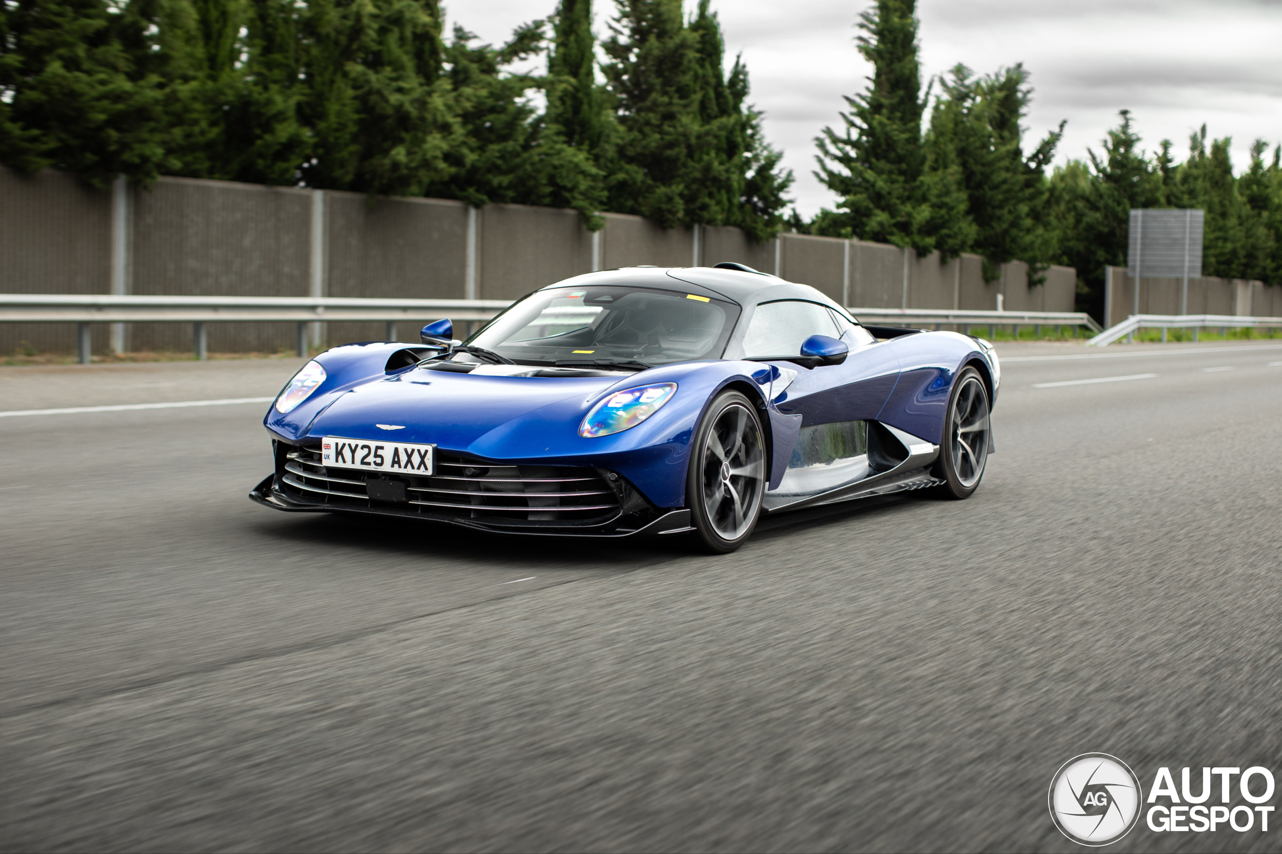 Aston Martin Valhalla