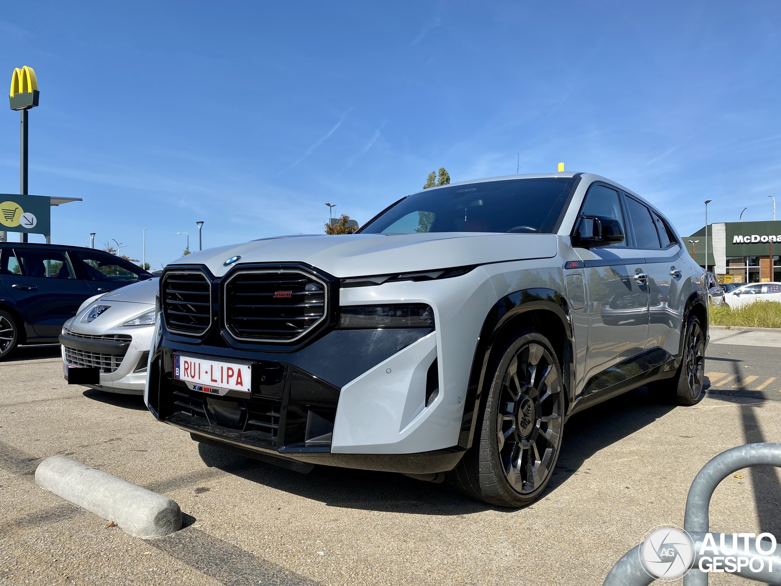 BMW XM G09 Label Red