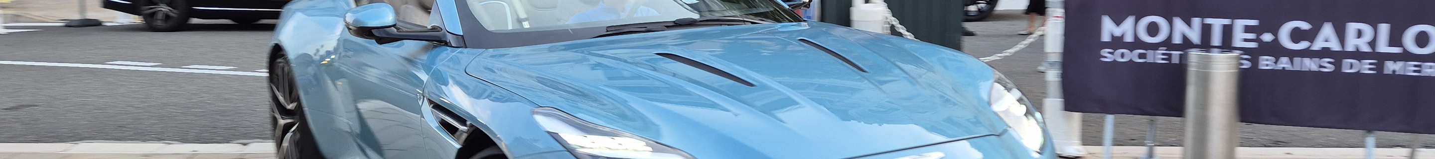 Aston Martin DB12 Volante