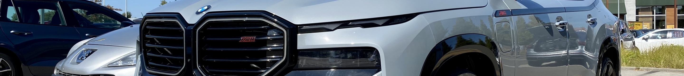 BMW XM G09 Label Red