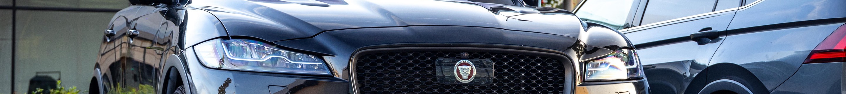 Jaguar F-PACE SVR