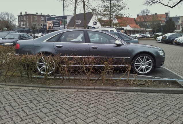 Audi S8 D3