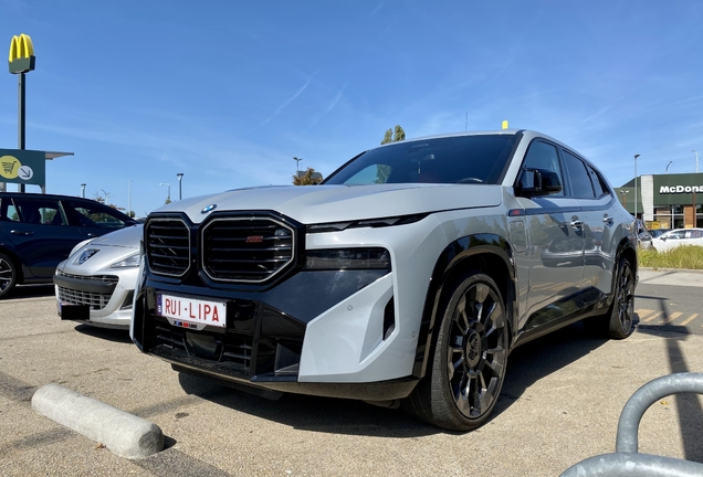 BMW XM G09 Label Red