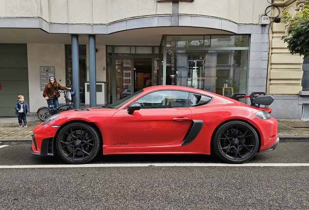 Porsche 718 Cayman GT4 RS Weissach Package
