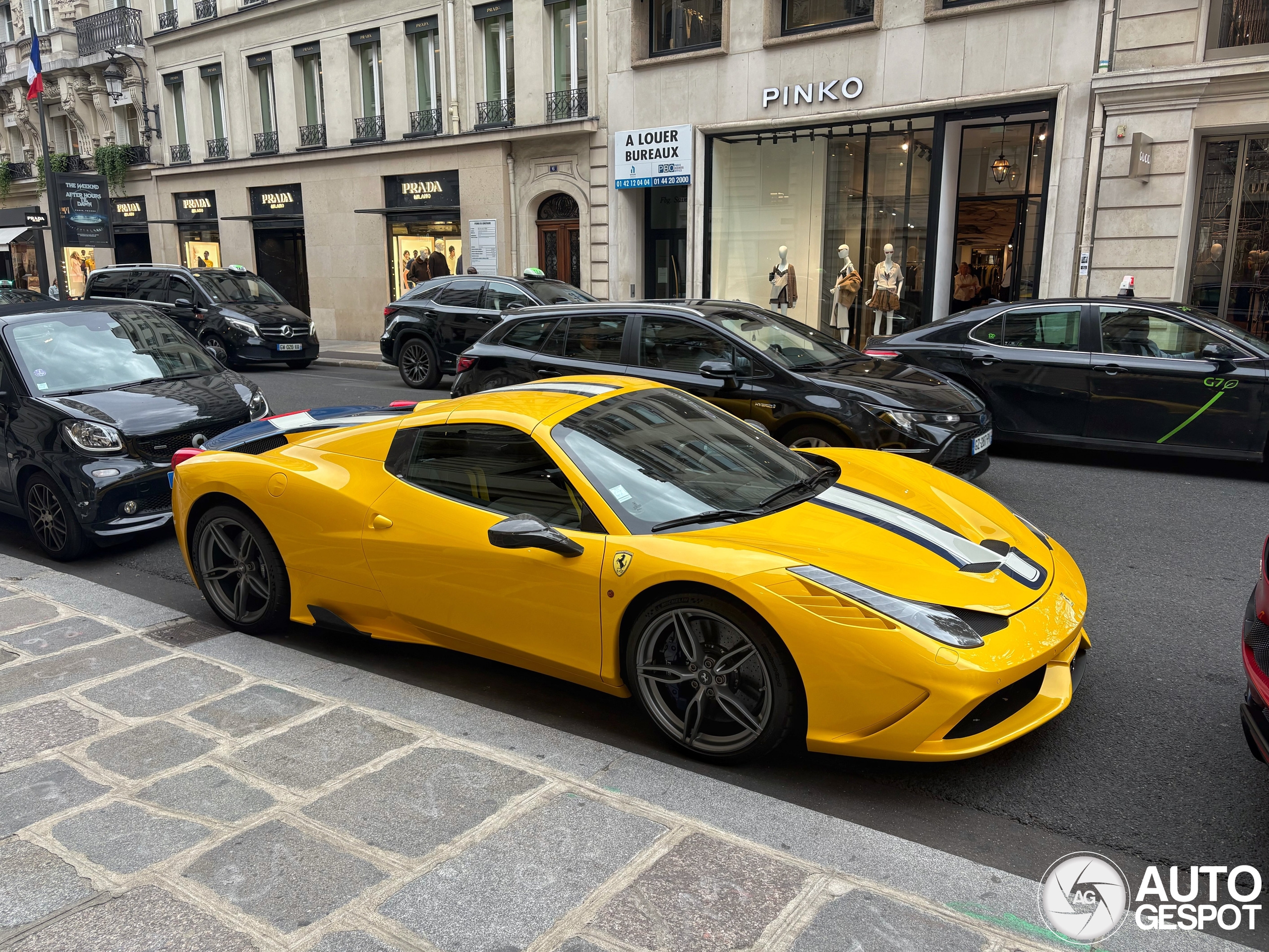 Ferrari 458 Speciale A in Parijs doet de liefde weer opwekken
