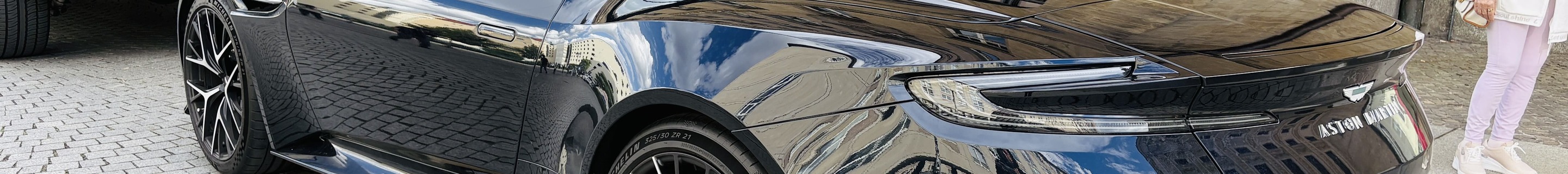 Aston Martin DB12 Volante