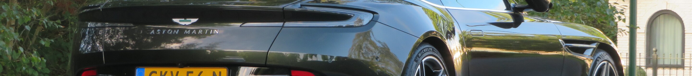 Aston Martin DB12 Volante