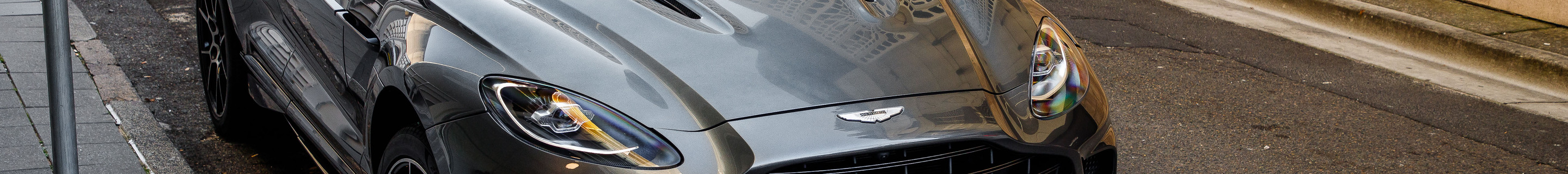 Aston Martin DBX707