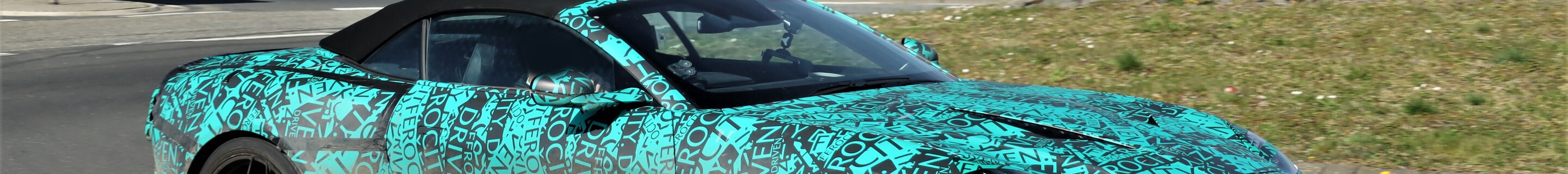 Aston Martin Vanquish Volante 2025