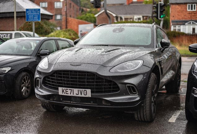 Aston Martin DBX