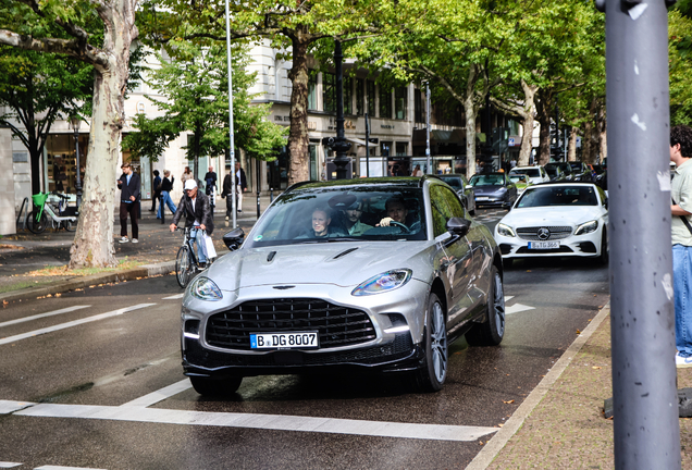 Aston Martin DBX707