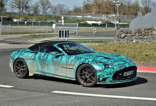 Aston Martin Vanquish Volante 2025