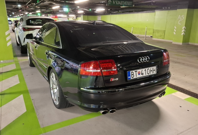 Audi S8 D3