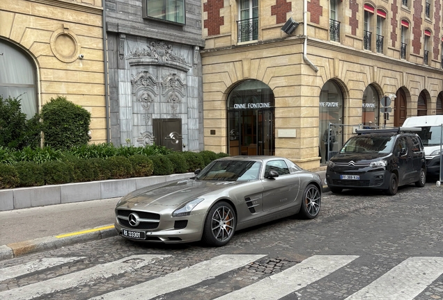Mercedes-Benz SLS AMG